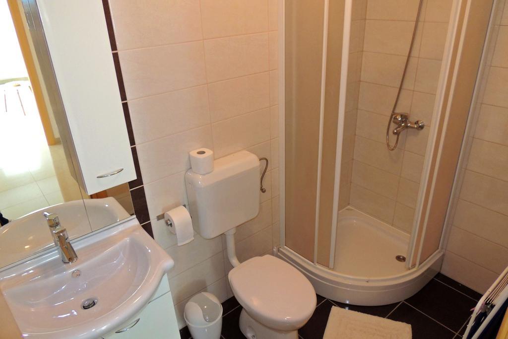 Private Accommodation Kirincic Vrh  Bagian luar foto