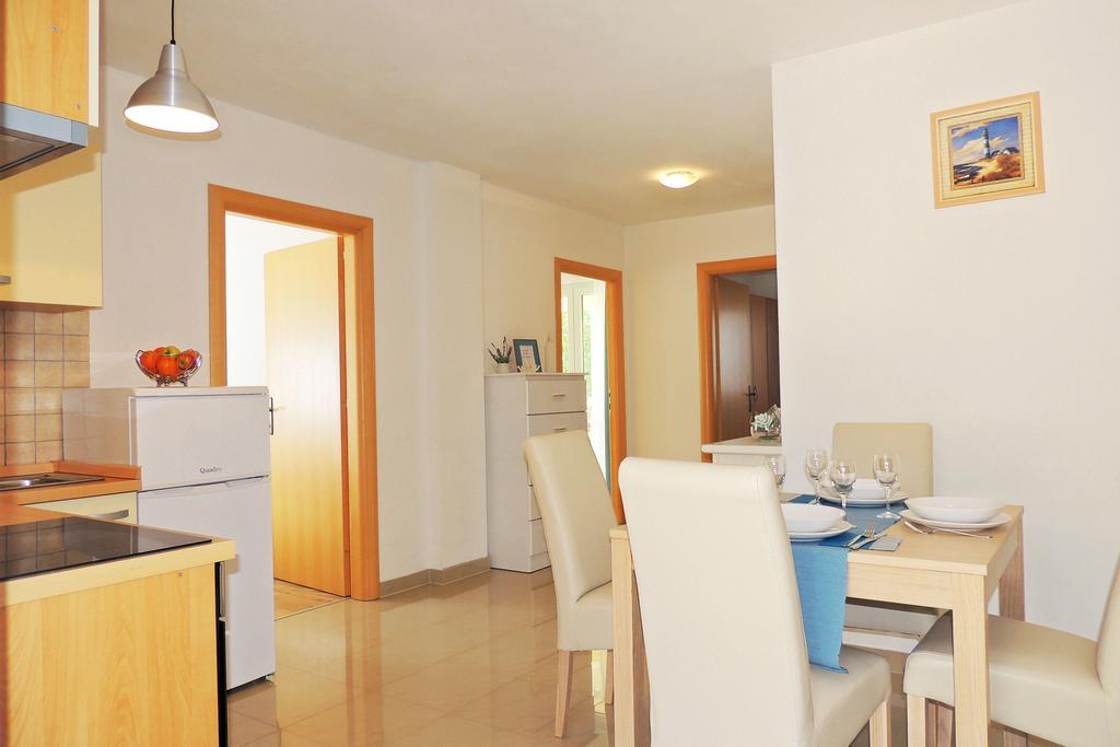 Private Accommodation Kirincic Vrh  Bagian luar foto